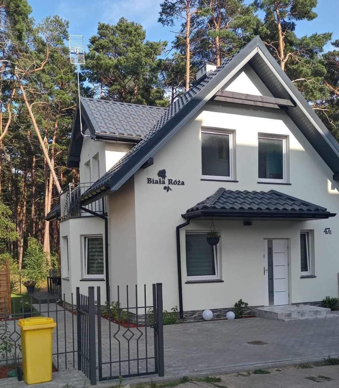 Dom Goscinny Biala Roza Dziwnówek Kültér fotó